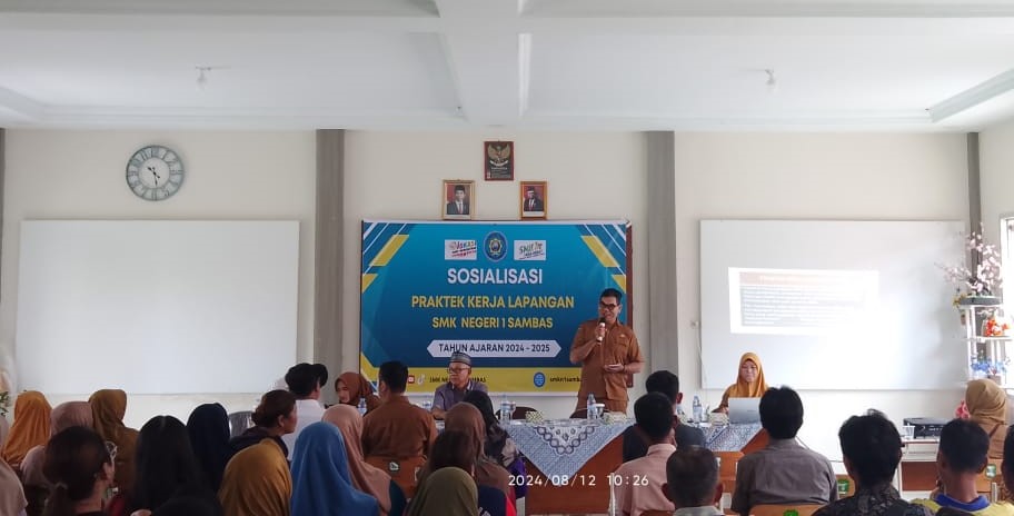 Foto pada saat kegiatan sosialisasi PKL di SMK Negeri 1 Sambas memperlihatkan persiapan dan keterlibatan orang tua (12/8/2024) Foto:Ullia Affia